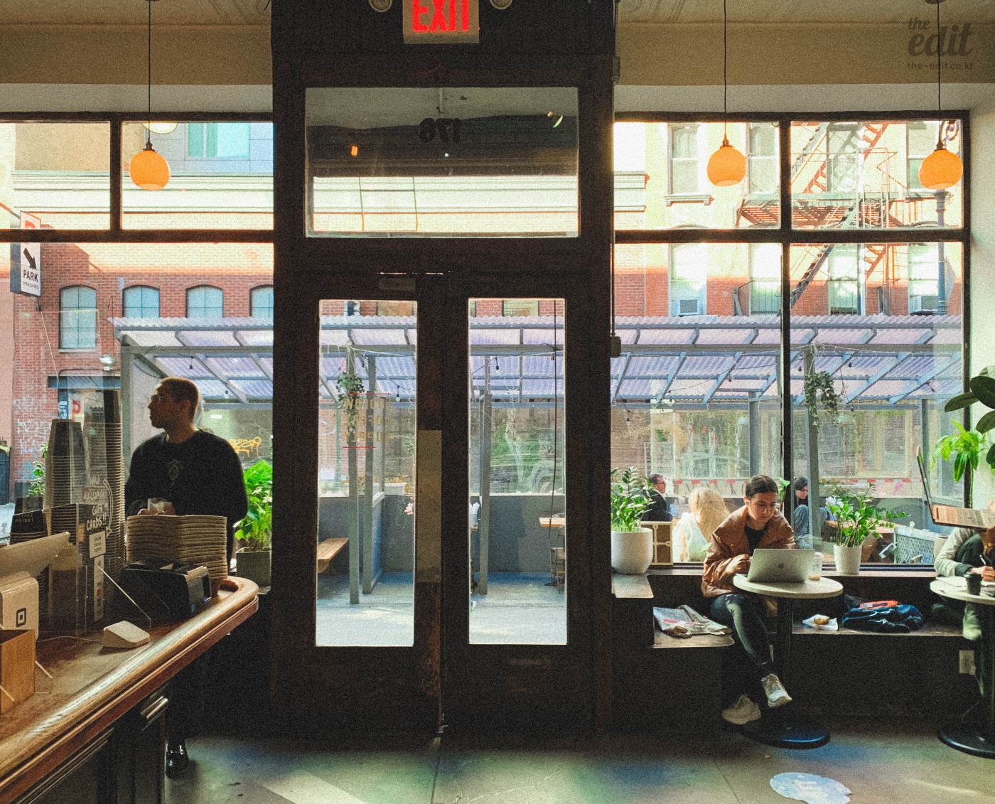 1400_retouched_newyork_cafe_-31